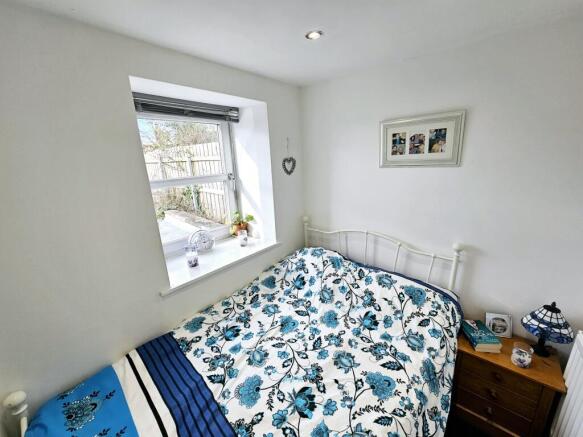 2 bed Semi-Detached for sale Image 9