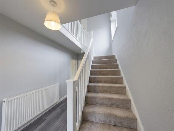 3 bed Semi-Detached to rent Image 9