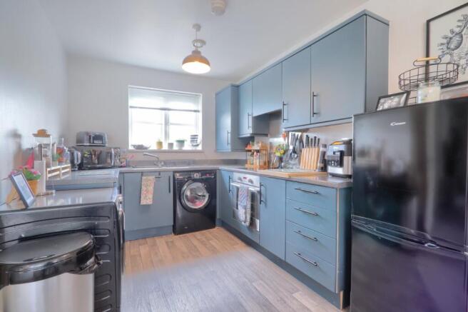 2 bed Flat for sale Image 5
