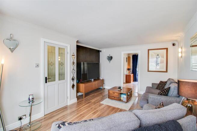 4 bed Detached for sale Image 6