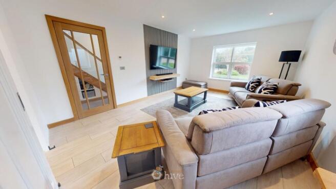 5 bed Detached for sale Image 4