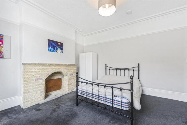 5 bed Terraced to rent Image 7