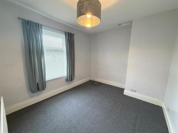 2 bed House to rent Image 8