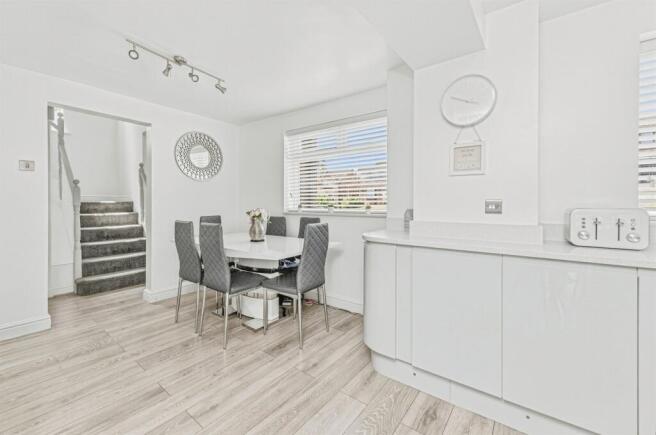 5 bed Detached for sale Image 5