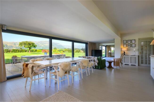 Sitting/ Dining Room