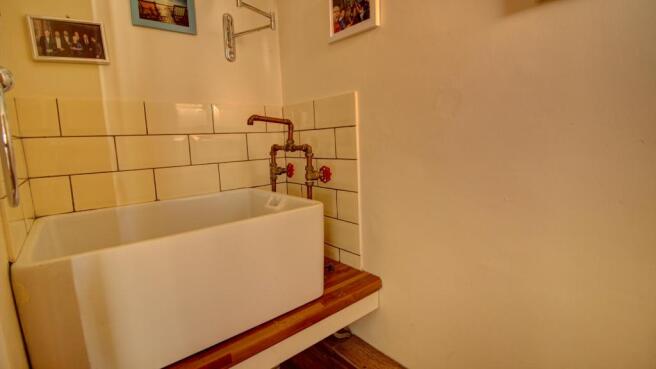 WC Belfast Sink