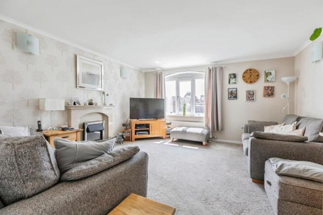 4 bed Detached for sale Image 6