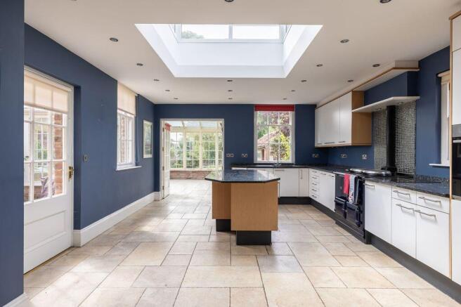 4 bed Detached for sale Image 10