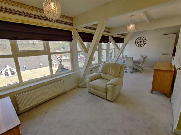 OPEN PLAN LIVING ROOM