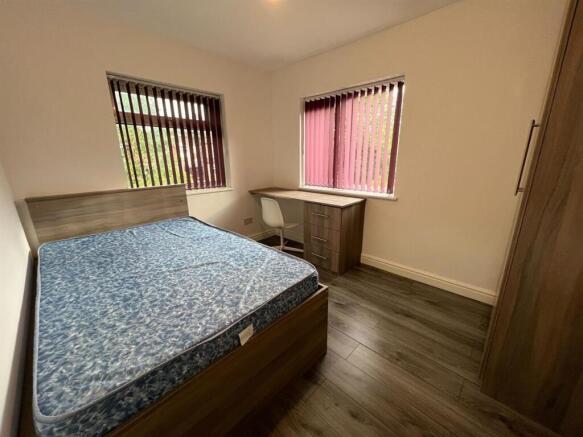 Neat double bedroom with a built-in wardrobe, m...