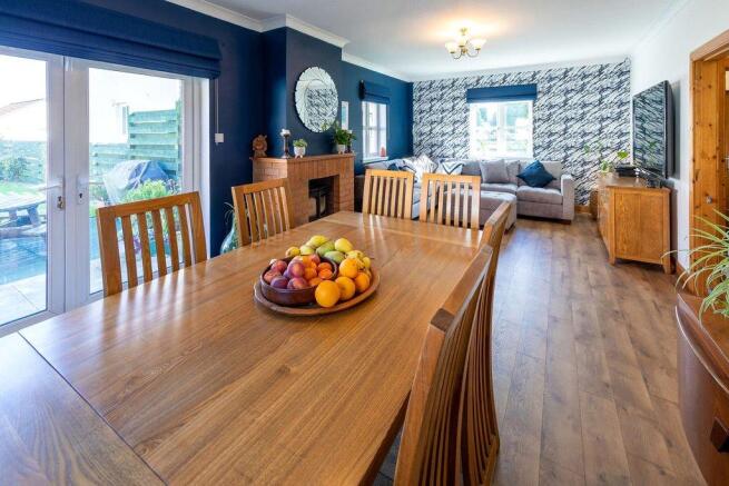 Lounge/Dining Room