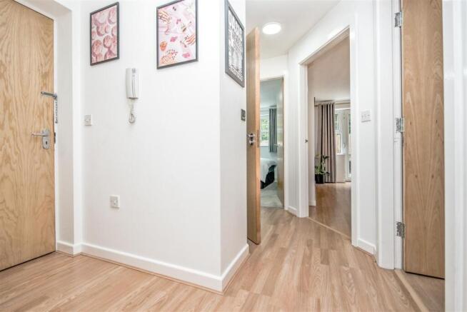 2 bed Apartment for sale Image 5