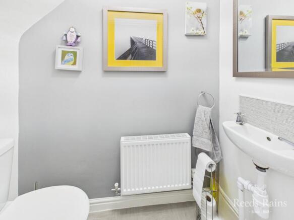 4 bed Detached for sale Image 11