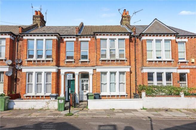 2-bed flat on Shamrock Street, London, SW4, £470,000