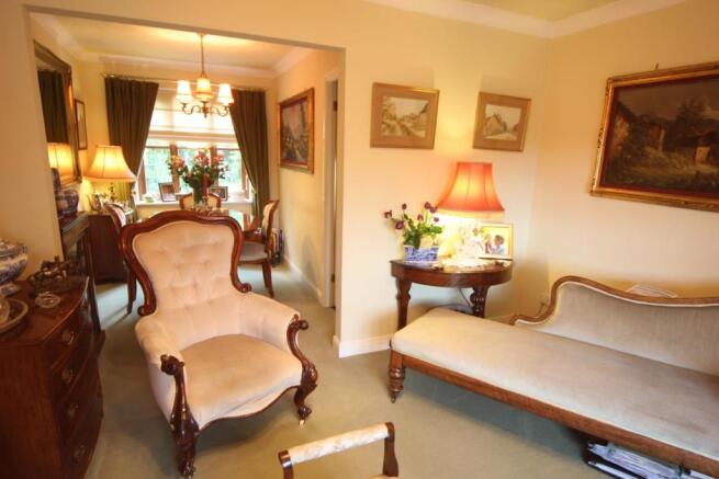 LOUNGE/DINING ROOM