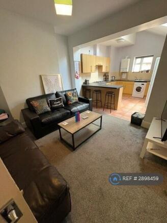 1 bed House Share to rent Image 8