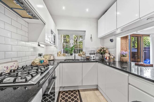 2 Park Close, TW1...