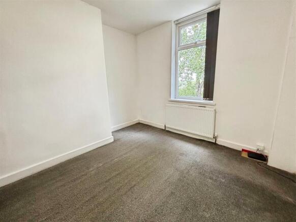 3 bed Terraced for sale Image 9