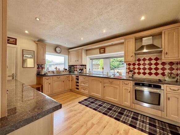 4 bed Farm House for sale Image 8