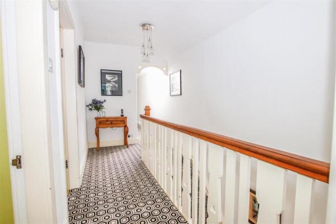 FIRST FLOOR LANDING