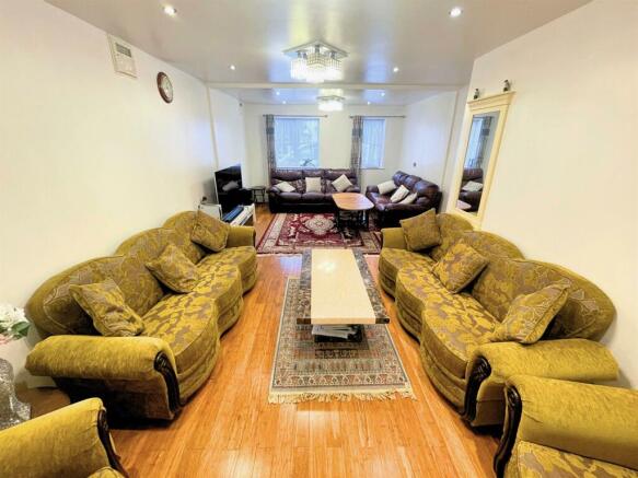Reception room.