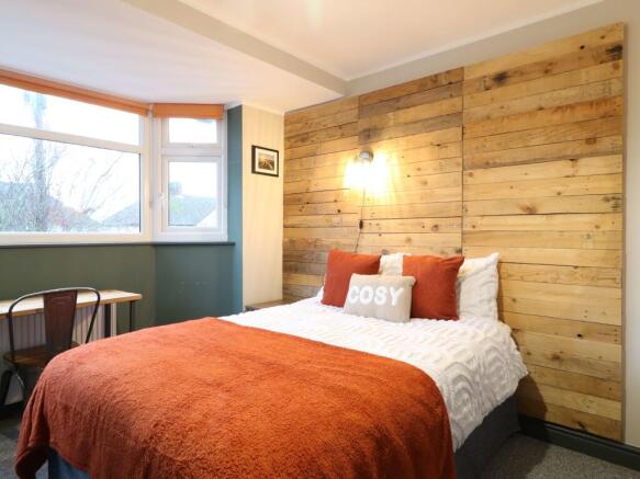 121 Hershal Crescent Room 6 8.JPG
