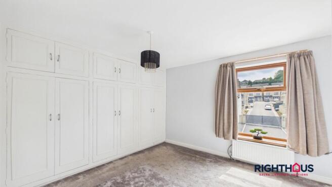 4 bed Semi-Detached for sale Image 6