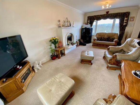 lounge 1..jpg