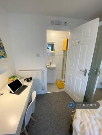 Room 2: Light, Bright, Double Ensuite Room