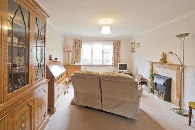 44 Waltham Court, Goring on Thames photo 4