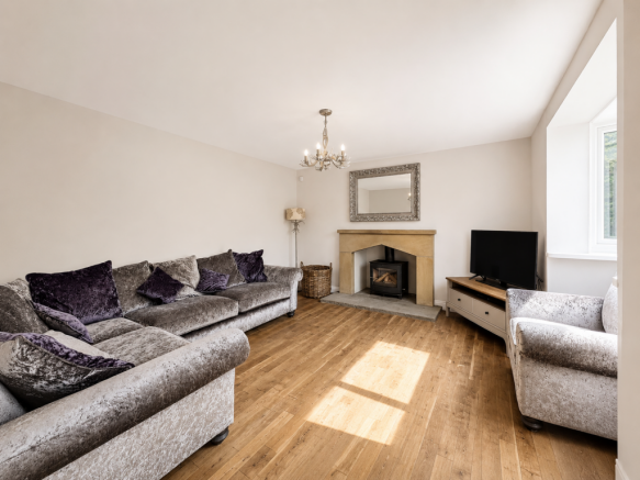 5 bed Detached for sale Image 5