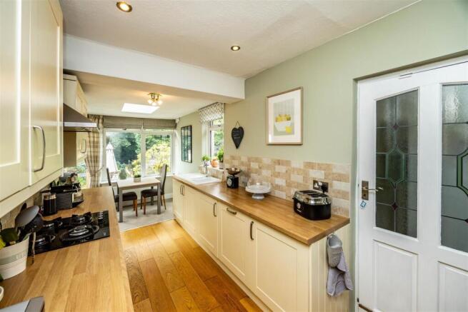 3 bed Semi-Detached for sale Image 10