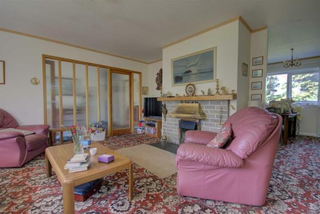 SITTING/DINING ROOM