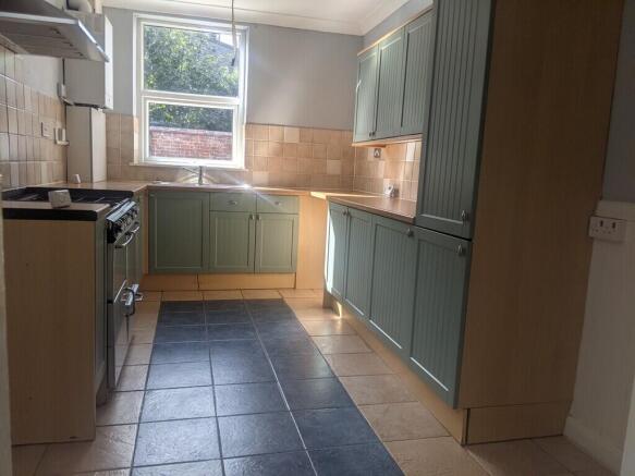 3 bed Terraced to rent Image 5
