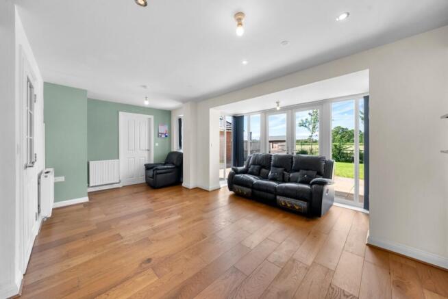 4 bed Detached for sale Image 4