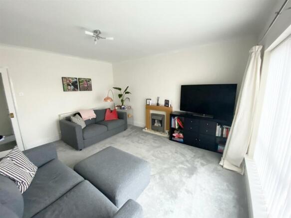 lounge1.jpg