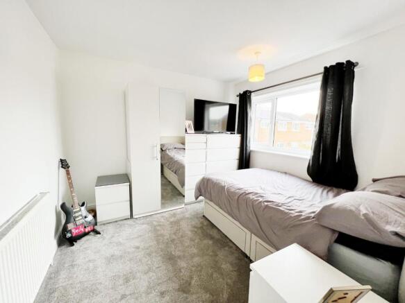 Bedroom 2 pic 1.jpg