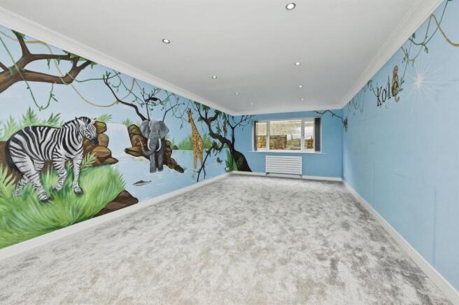 4 bed Detached for sale Image 9