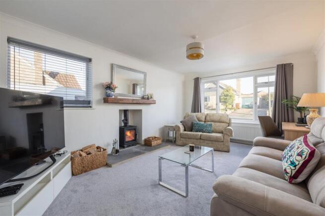 Farmanby Close 51 Sitting Room-2.jpg