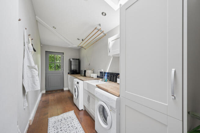 6 bed Detached for sale Image 12