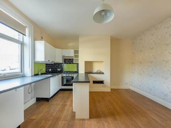 2 bed Terraced for sale Image 3