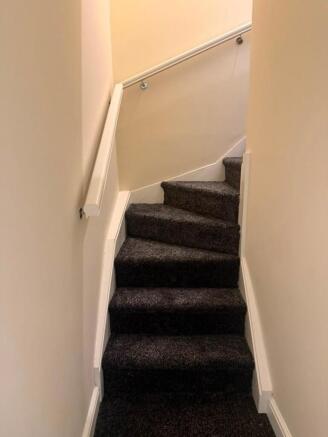 2 bed Flat to rent Image 5