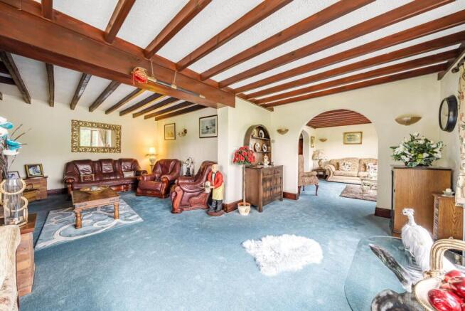 5 bed Detached for sale Image 9