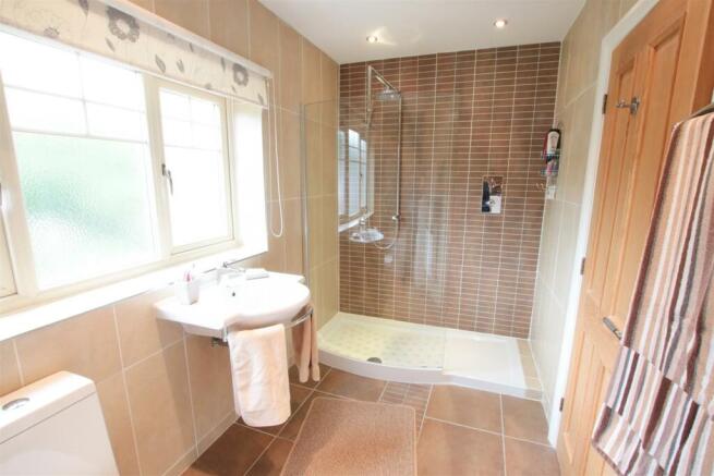 EN SUITE BATHROOM