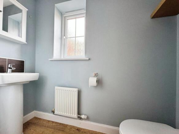 4 bed Detached to rent Image 5