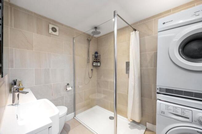 G Floor Shower/W.C