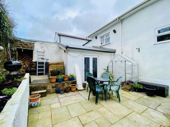 Courtyard Garden ...