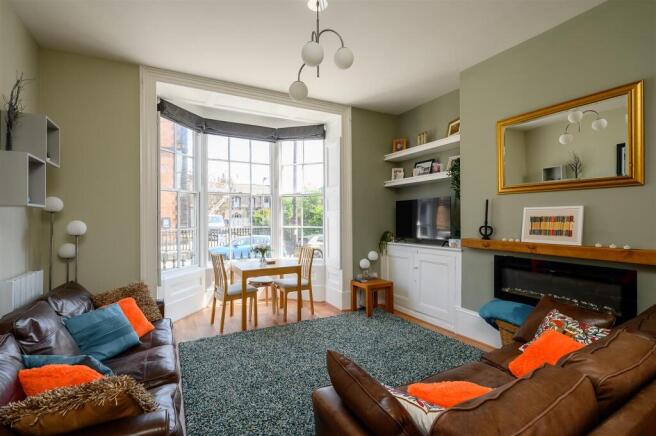 2 bed Apartment for sale Image 2