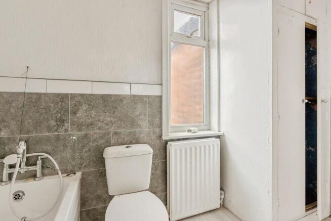 3 bed House for sale Image 12