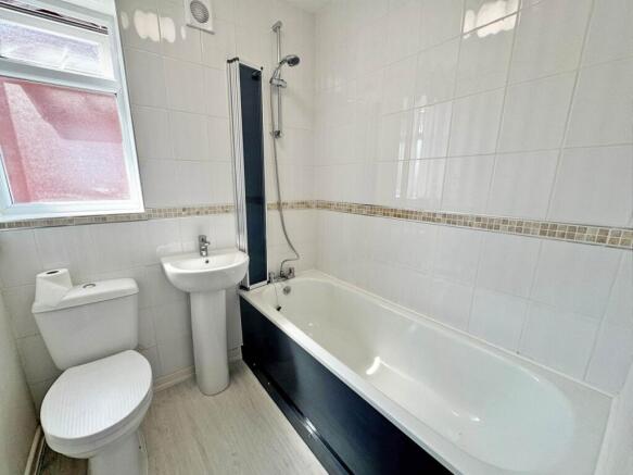 2 bed Semi-Detached to rent Image 10